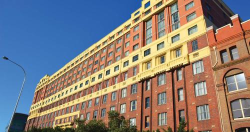 Light Resort Style Haven in Darling Harbour - image 2