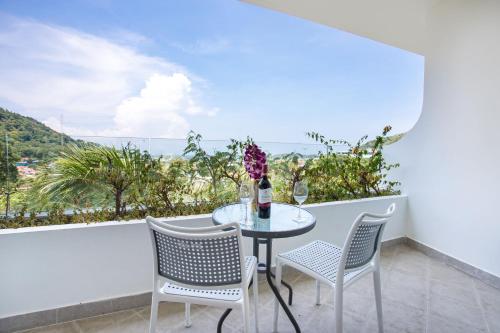 Scenic Kata Ocean View Condo O17*1BR*just 5 min Drive to Kata Beach