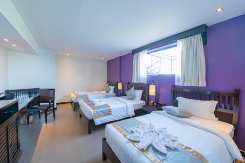 room detail thumbnail 1