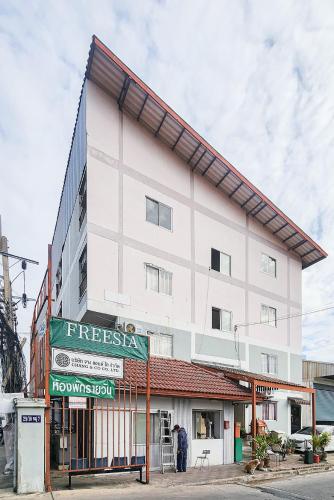 Freesia Bangphi Guest House - 숙소 외관