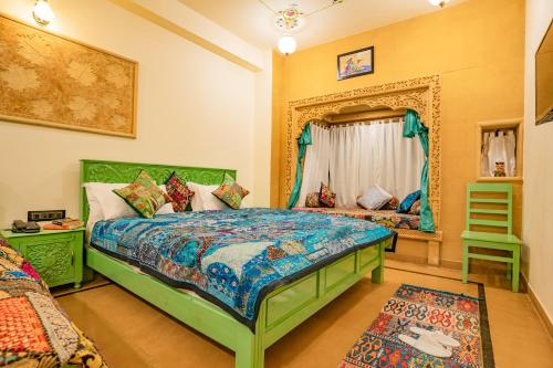 Family Room image 9