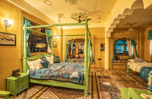 King Suite image 9