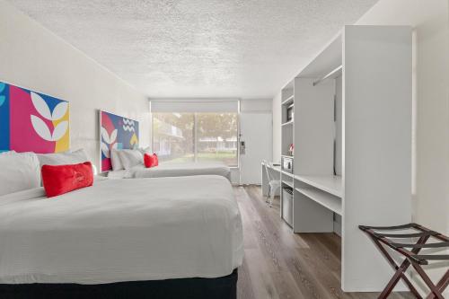 Double Room with Pool View room in Baymont by Wyndham Orlando Lake Buena Vista South
