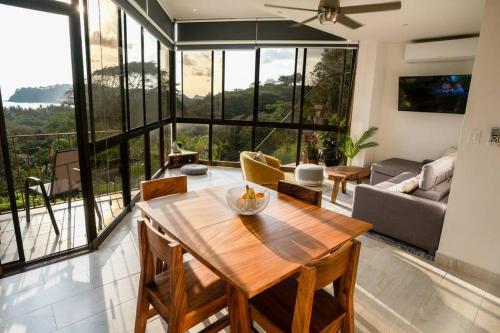 Modern condo with stunning ocean views in Samara