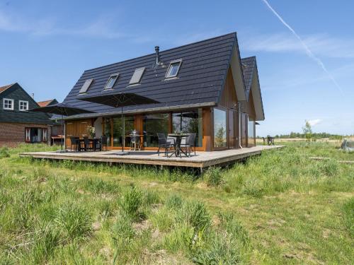  Vacation home on private island in Friesland in Goëngahuizen