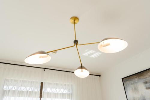 LUXFolio Retreats - Stylish 2BR Apt In Old Town - image 6