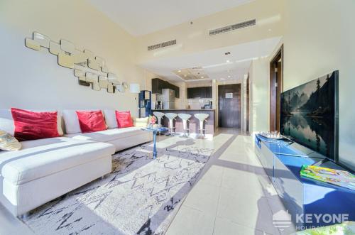 Contemporary One Bedroom with Full Marina View - image 4