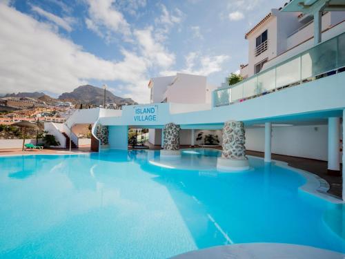 Beautiful Island Village 6 with pool and wifi