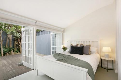 Luxury Designer Paddington Cottage + FREE WIFI - image 7