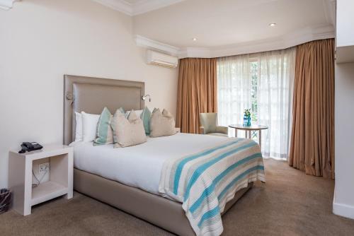 Standard Queen Room image 10