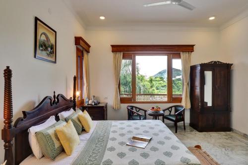 Deluxe Room image 3