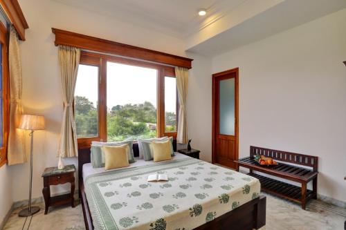 Deluxe Room image 6