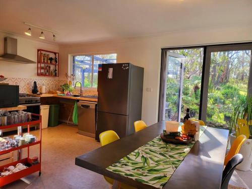 The Yellow Koala - Vibrant Home in Medlow Bath in Medlow Bath