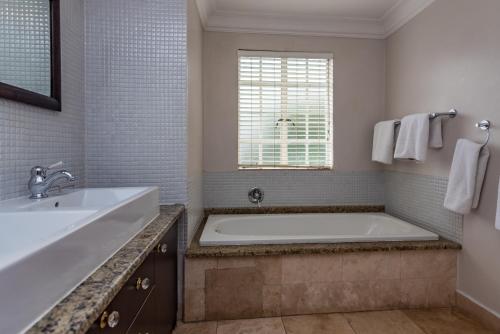 Superior King Room image 2