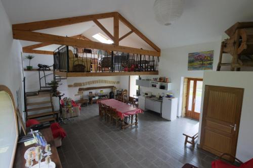 Közös társalgó / TV, Maison d'Hotes des 2 Chenes in L'Arbresle