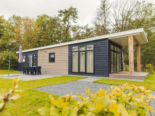  Cozy chalet with garden at the edge of the forest in Rijssen