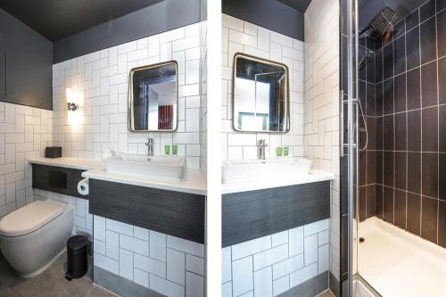 room detail thumbnail 2