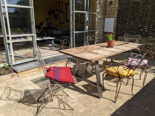 Stylish 3 bed Cotswold cottage with stunning views in Gaitingpauera