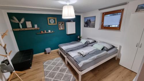 Ruhige, modern eingerichtete 2 Zimmer Wohnung im Untergeschoss eines Zweifamilienhauses