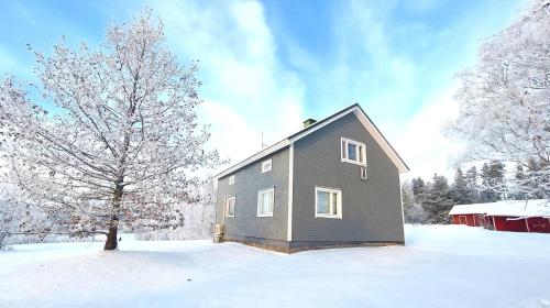 A szálláshely kívülről, Villa Mummola Kahden makuuhuoneen huoneisto lähellä jokea (Villa Mummola Kahden makuuhuoneen huoneisto lahella jokea) in Simpele