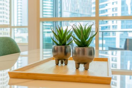 Stylish Waterfront 2 Bed in Dubai Marina - main image
