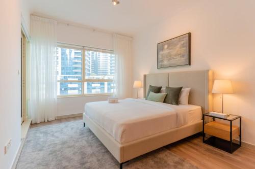 Stylish Waterfront 2 Bed in Dubai Marina - image 10