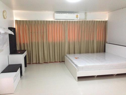 Muangthongthani Rental/Khun Dan