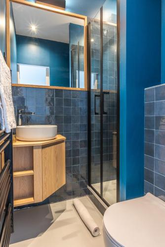 Shower, Design Architect Flat - 6 guests - 15min from Paris center in Gentilly