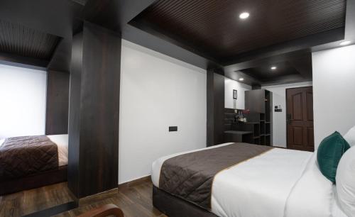 Family Room image 2