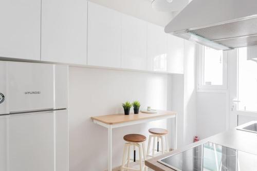 One-Bedroom Apartment image 6