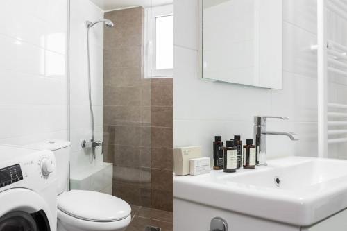 One-Bedroom Apartment image 3