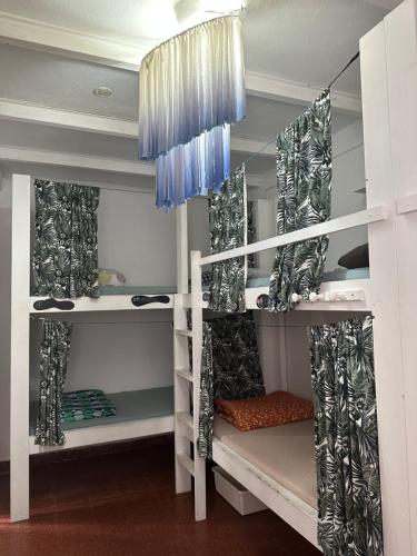 Shared room, mixed dormitory