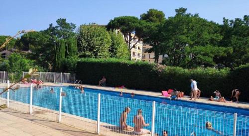 Swimming pool, Appartement Cocooning near Groupe Épiscopal