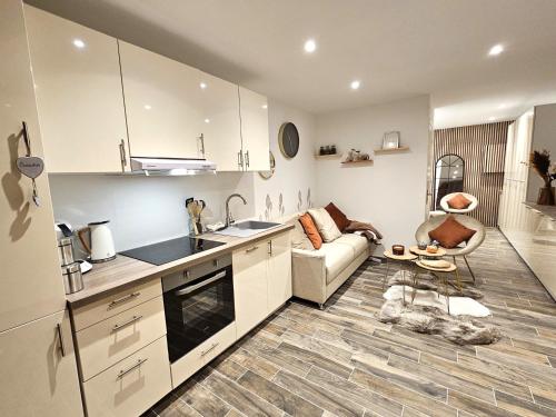 Kitchen, Appartement Cocooning near Groupe Épiscopal