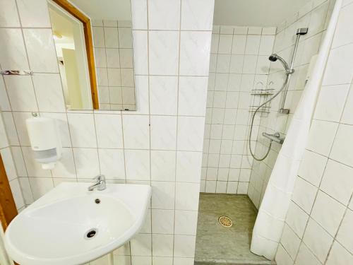 淋浴間, aday - Randers Elegant and Trendy Apartment in 蘭納斯市中心