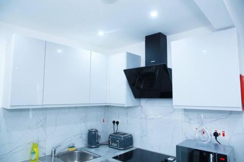 South Harrow Apartment - image 13