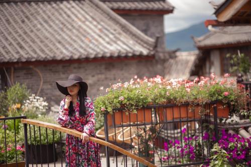 Lijiang Flowers Valley Inn