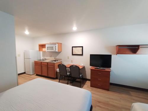 WoodSpring Suites Asheville - image 11