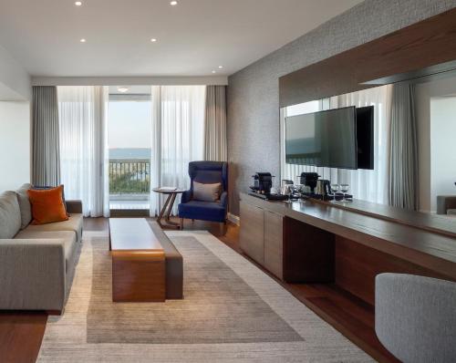 Deluxe Suite with Sea View