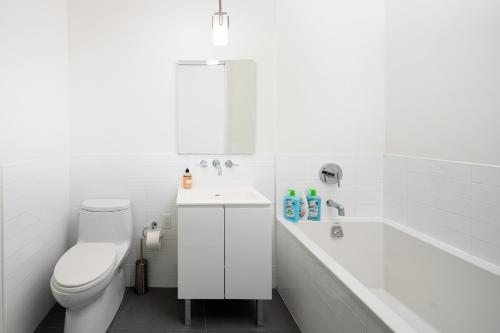 Spacious Luxury 2BD Downtown Gym W/D Doorman, New York (Foto 9)