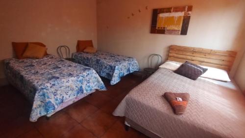 1 double bed, 2 twin beds