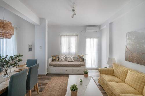 Pouletis Aetheria Suites-Luxury Seaview Stay with Pool in 阿克羅吉亞利