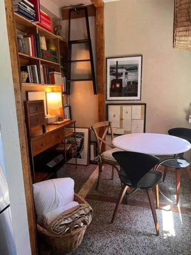 Guest Suite 3 Blocks To Ocean Bluffs & Town in Los Angeles, USA