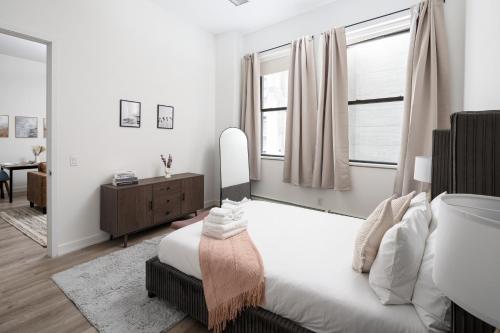 Chic 1BD with Rooftop W/D in Unit Downtown, New York (fotografie 9)
