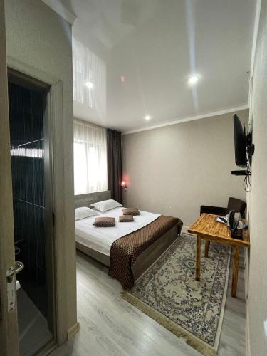 VIP Mini Hotel - Tap to explore photos