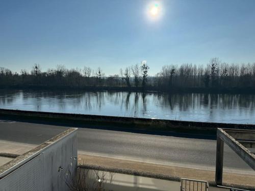 Confort et panorama T3 face à la rivière (Confort et panorama T3 face a la riviere) in Les Quinquenets