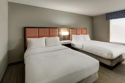 Hampton Inn & Suites St. Louis - Edwardsville - image 7