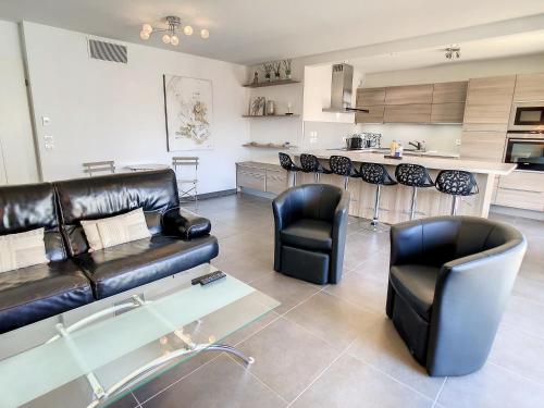 Apartment with Balcony image 7