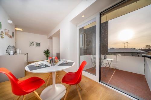 Guesthost - Cozy & Bright Apartment - With Balcony - Udine