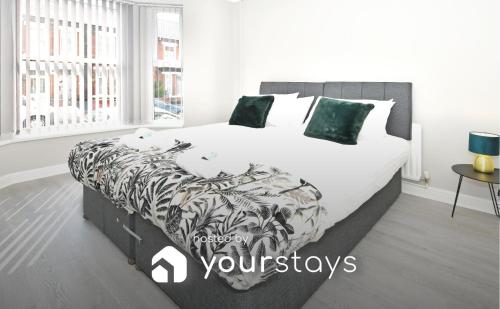 Heathfield House by YourStays - Apartment - Crewe